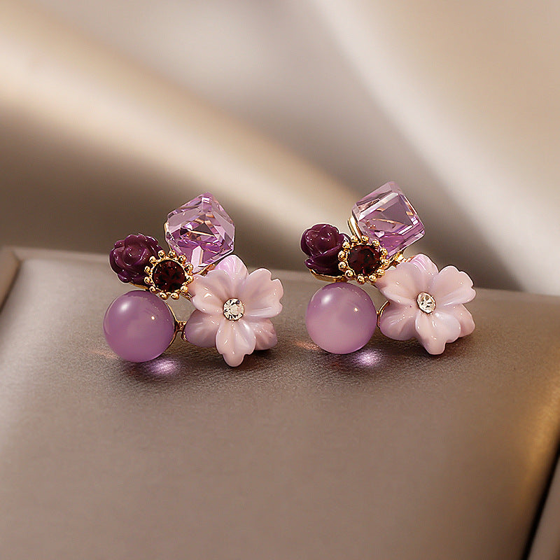 Aretes Flor de Cristal: Elegancia y Delicadeza que Brillan Contigo