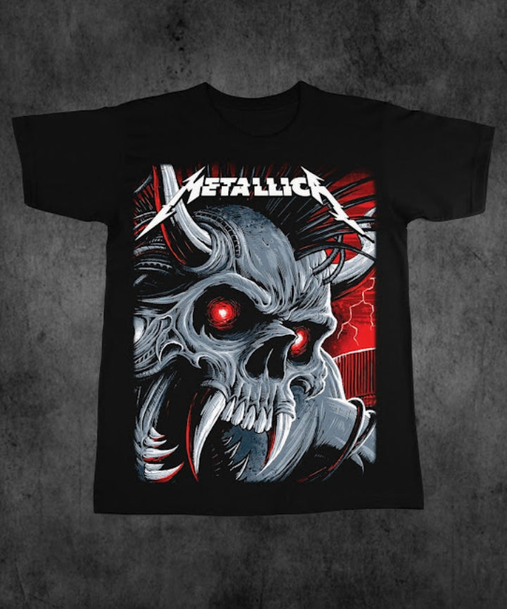 ¡Vibra al ritmo del metal con la icónica Camiseta de Metallica!